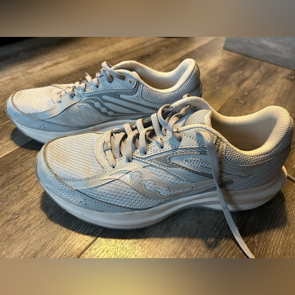 Saucony Women's Light Gray Athletic Shoes
